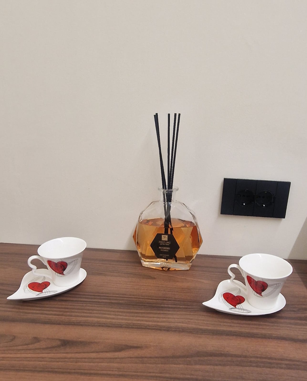 Tazzine a cuore e diffusore al patchouli